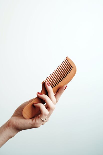5 tips para limpiar los cepillos de pelo correctamente 