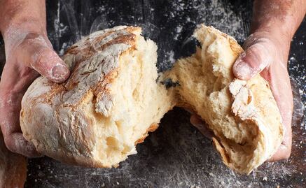 Dominique Crenn invita a los cocineros del mundo a romper un pan el próximo 11 de mayo