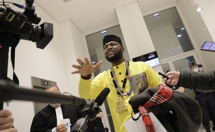 Sentencia mínima a activista que tomó pieza africana de museo parisino para "recuperar lo robado en el colonialismo"