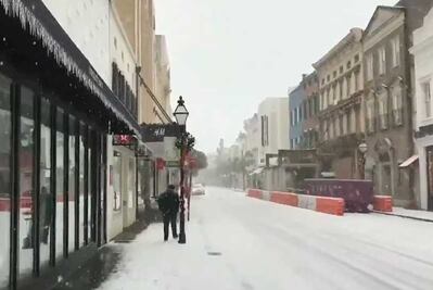 Frío rompe récords en EU y cae nieve en Florida