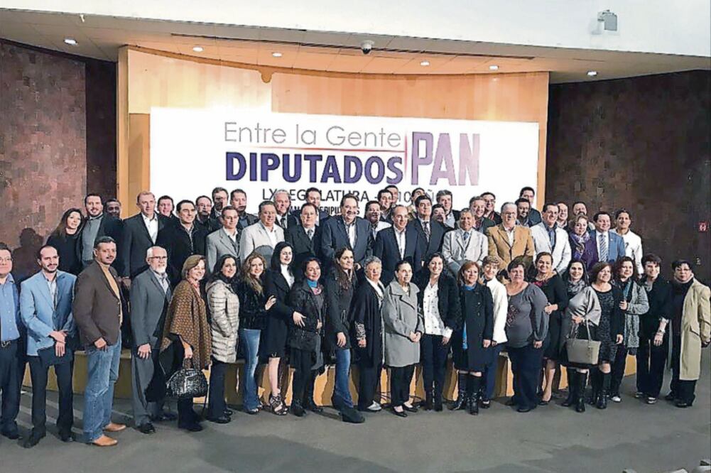 El ex presidente Felipe Calderón agradeció a los legisladores del PAN que lo ayudaron a tomar protesta como el titular del Ejecutivo hace 10 años (TOMADA DE TWITTER)