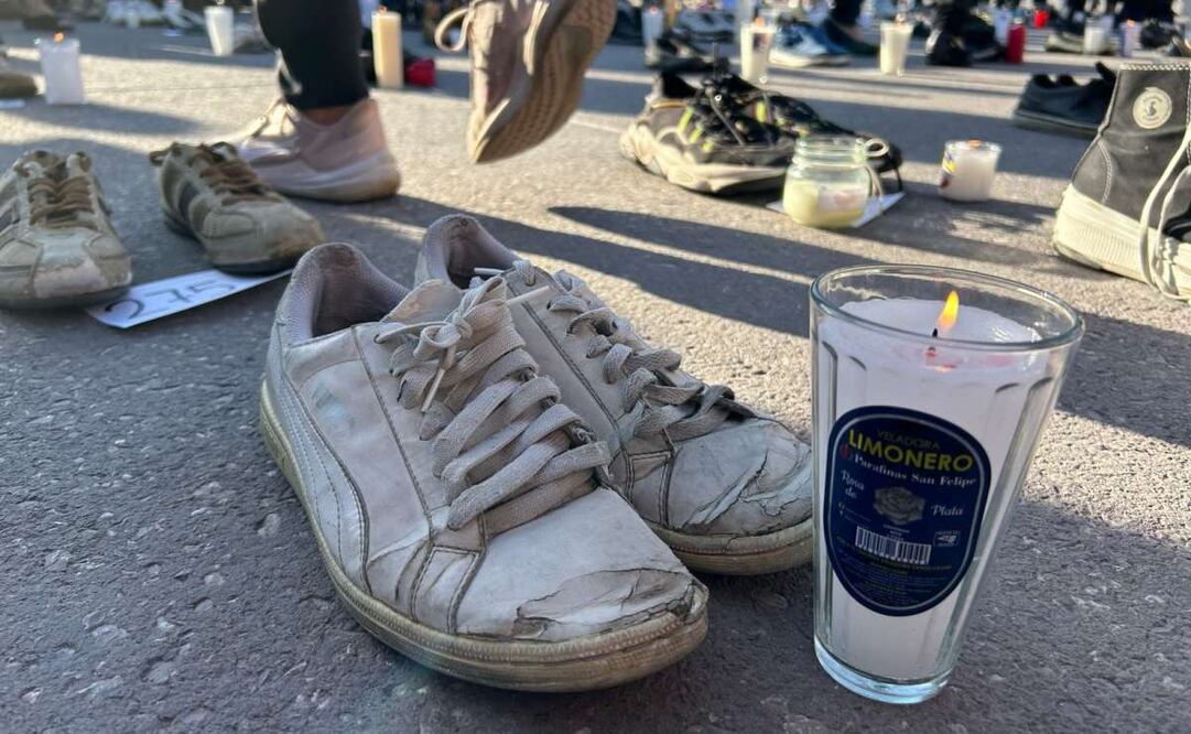 Dibujan en el Zócalo rancho hallado en Teuchitlán e inicia vigilia por personas desaparecidas (15/03/25). Foto: Alejandra Canchola/EL UNIVERSAL