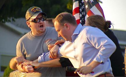 Atacan a candidato en pleno mitin de campaña por la gobernatura de Nueva York 