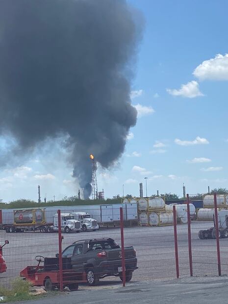 Controlan incendio en Refinería de Cadereyta, en NL