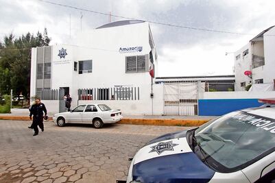 Caen 7 policías de Amozoc por nexo con 'chupaductos'