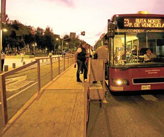 Obra en avenida Hidalgo causa confusión en conductores