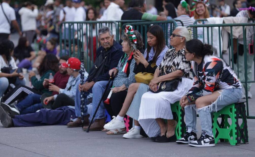 Aspectos del ambiente previo al Grito de la Independencia en la plancha del Zócalo capitalino. Foto: Fernanda Rojas/ EL UNIVERSAL