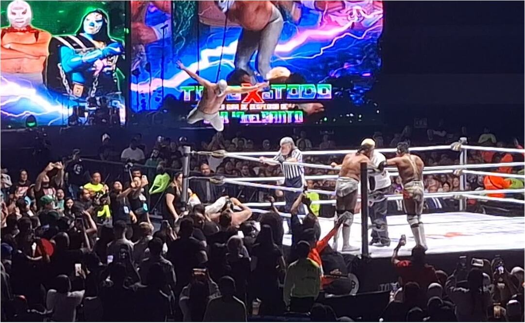 FOTO: Agustín Elías - Santo Jr. consuma el triunfo en su primera lucha en Ciudad de México