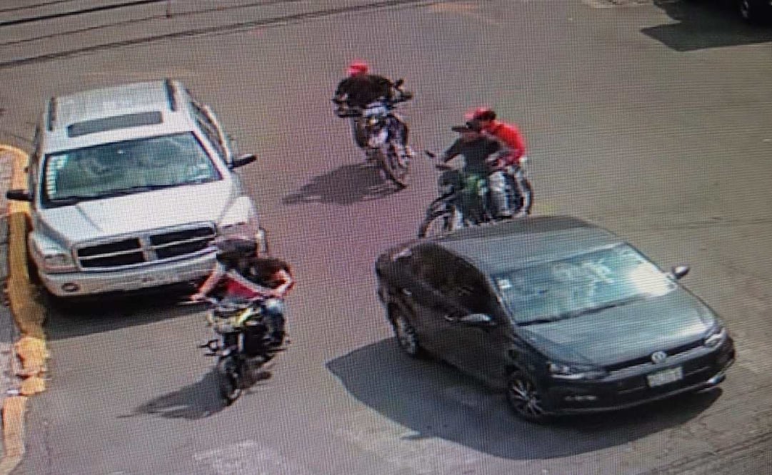 Fernando Fernández García viajaba en un vehículo color gris cuando varios sujetos que iban en motocicletas se le acercaron y le dispararon en varias ocasiones. Foto: Especial