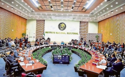 Juez denuncia a 11 consejeros del INE por desacato; impone multa de más de 54 mil pesos y ordena detener elección judicial
