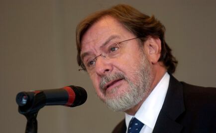 Juan Luis Cebrián quiere dirigir la RAE