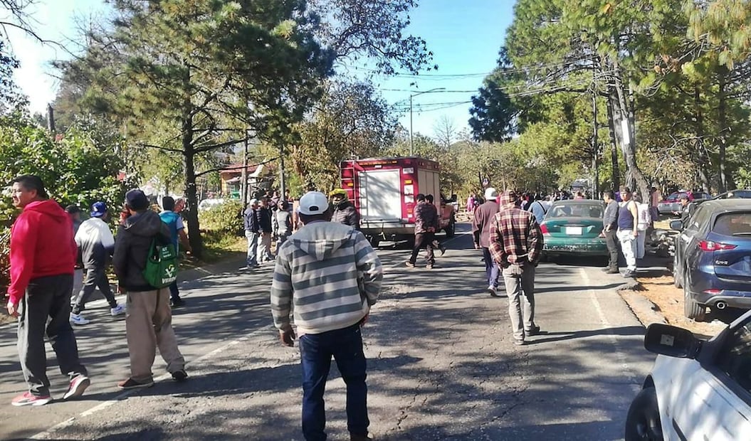 Un enfrentamiento y bloqueo se registró en la carretera Picacho Ajusco en Tlalpan, tras un desalojo de asentamiento irregular por autoridades capitalinas. Foto: especial