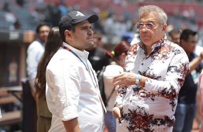 Hijo de AMLO presente en la práctica de bateo en el Estadio Alfredo Harp Helú