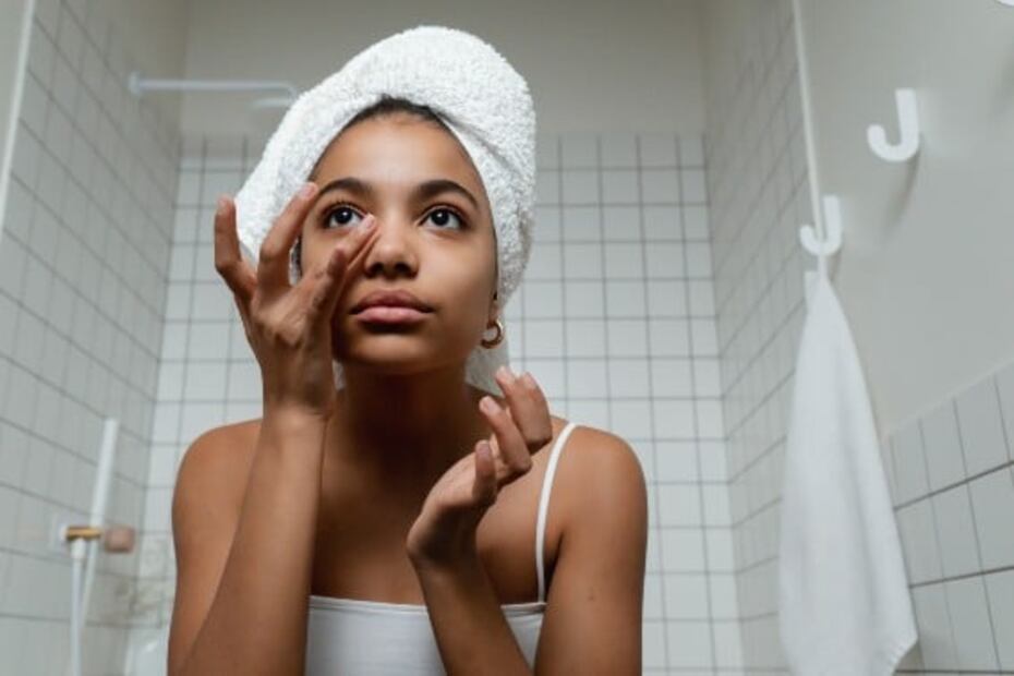Conoce los beneficios de usar hielo en la cara para tener una piel de porcelana 