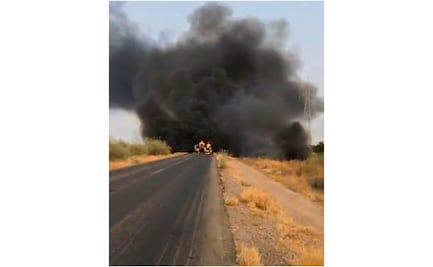 Vuelca y se incendia pipa con 10 mil litros de gasolina, en Sonora