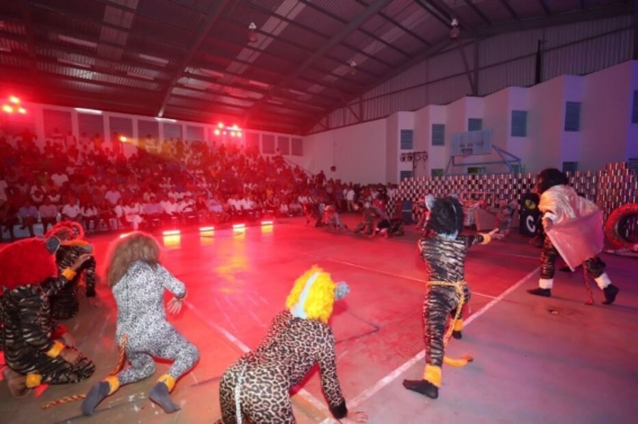 Reclusos interpretan obra musical "Cats" en el Cereso de Yucatán