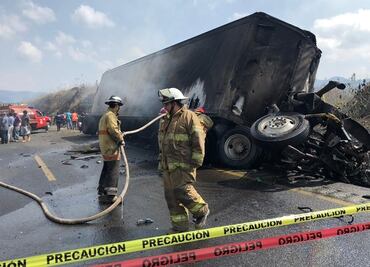 21 people killed in fiery tour bus crash in Veracruz
