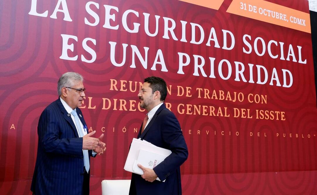 El secretario general del Sindicato Nacional de Trabajadores de la Educación (SNTE), Alfonso Cepeda Salas, y el director general del ISSSTE, Martí Batres Guadarrama, se reunieron con los 54 dirigentes magisteriales de toda la República. Foto: Especial