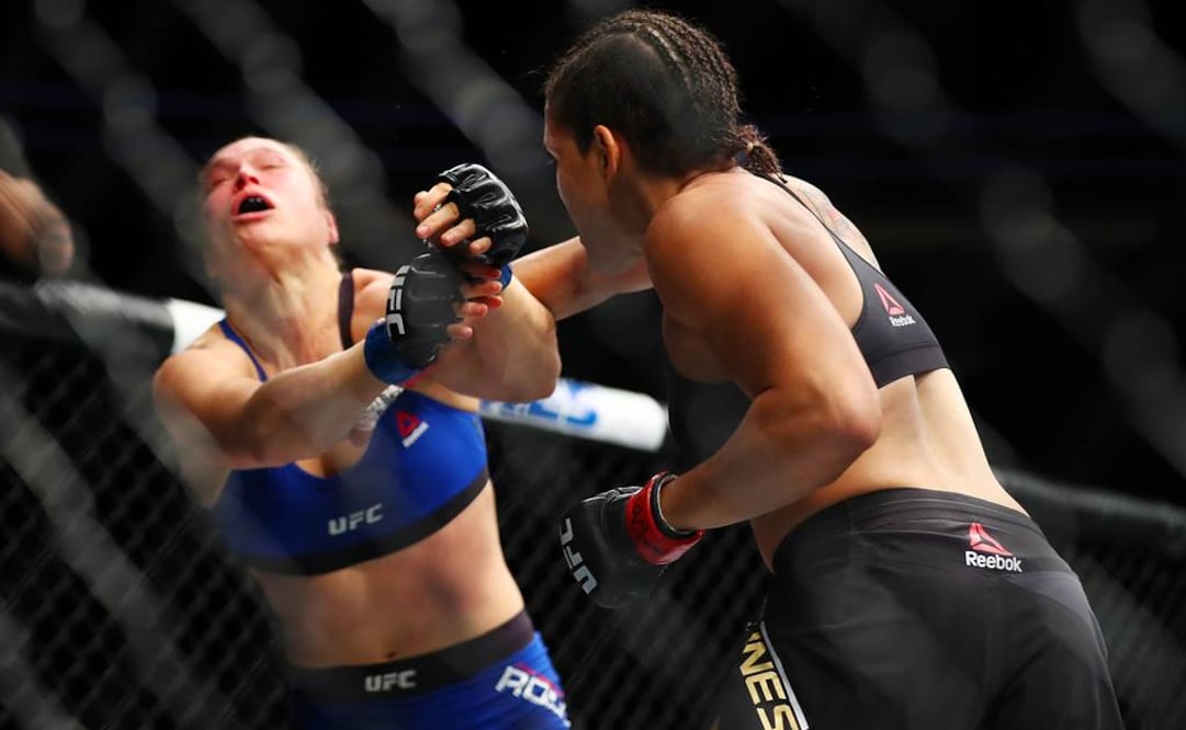 Amanda Nunes noquea a Ronda Rousey en 48 segundos. (Foto: Reuters)