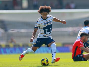 Adalberto Carrasquilla debuta con Pumas; Alex Padilla sigue en la banca