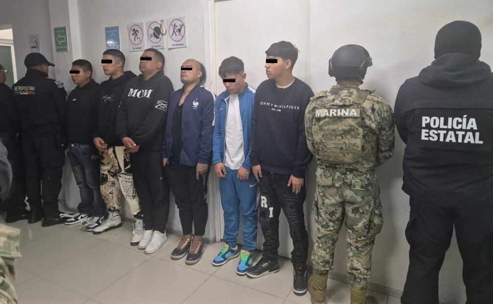 A los 6 sujetos los presentaron ante la Agencia del Ministerio Público
Foto: Especial.