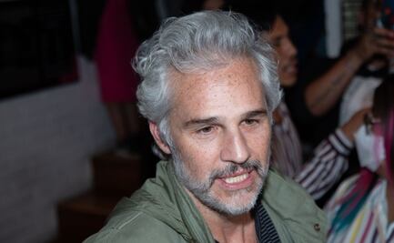 Juan Pablo Medina reaparece sonriente en evento público tras amputación de una de sus piernas