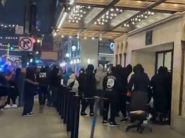 Vandalizan tiendas en Los Ángeles y se llevan iPhones, laptops, y joyería; piden no confundir saqueadores con manifestantes