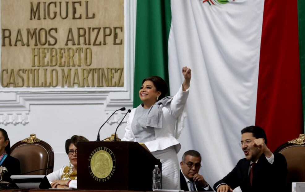 Clara Brugada rindió protesta como jefa de Gobierno de la Ciudad de México. Foto: Gabriel Pano/EL UNIVERSAL