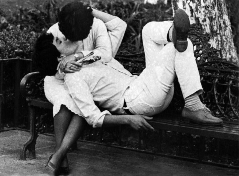 Tres nalgadas a San Antonio para encontrar pareja