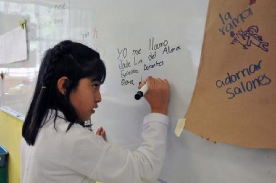 Enseñan a sordos a leer y escribir