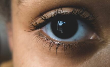 Cómo lograr que las pestañas se mantengan chinas sin usar rímel