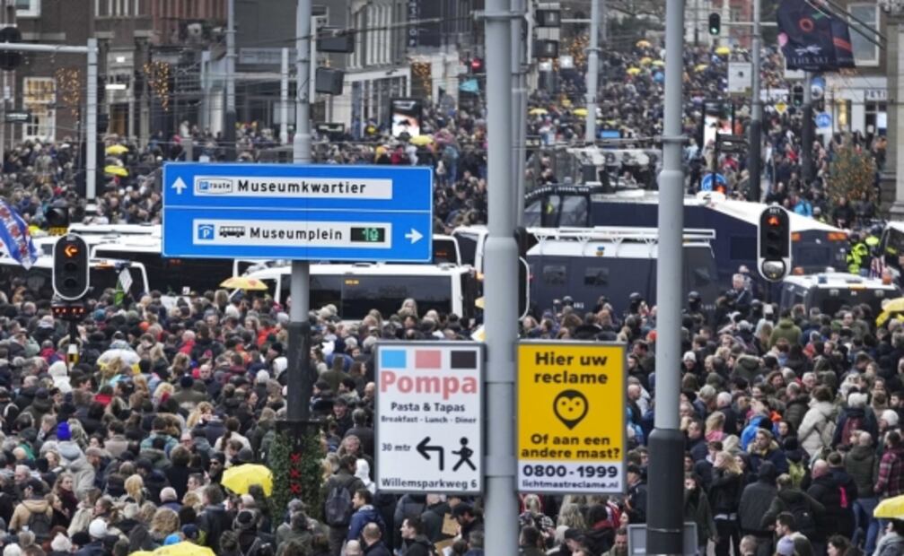 Protestas contra restricciones antiCovid dejan 30 detenidos en Países Bajos