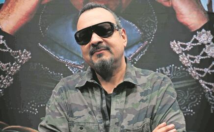 Pepe Aguilar presente en el desfile militar del 16 de septiembre en el Zócalo; se retira escoltado por militares