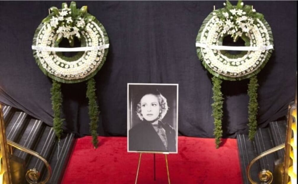 Silvia Pinal y el selecto grupo de famosos que han sido homenajeados en Bellas Artes