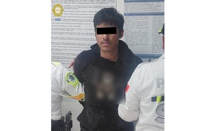 Conductor de camión de volteo avienta unidad a policías y manifestantes en Paseo de la Reforma; es detenido tras intensa persecución