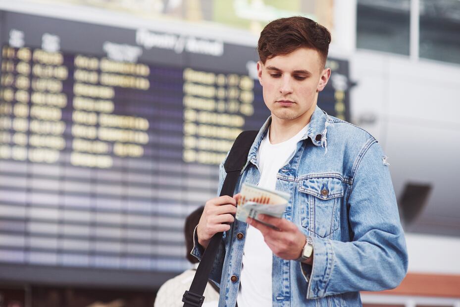 Los viajeros tiene derecho a conocer el motivo por el que fue cancelado su vuelo. Foto: Freepik