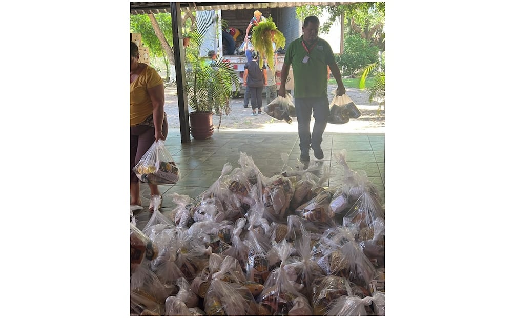 Ante violencia en Sinaloa, distribuyen despensas a zonas afectadas (18/09/2024). Foto: Especial