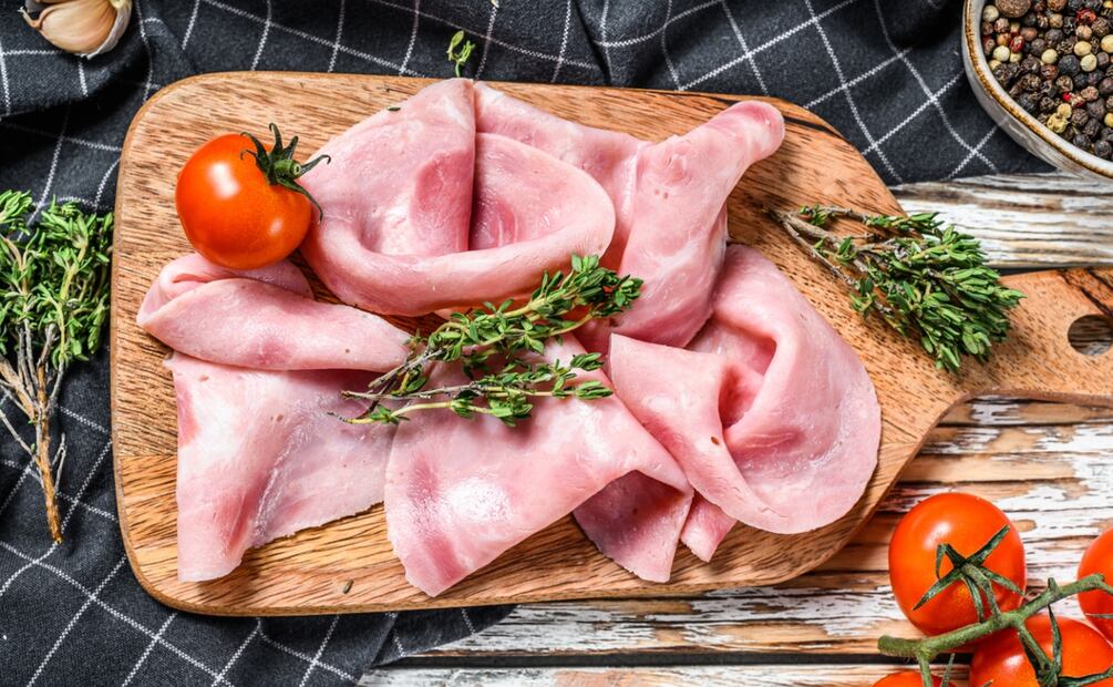 Estos "jamones" mienten al consumidor, según Profeco. Foto: iStock