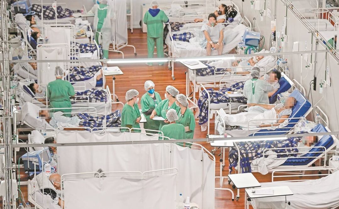 Desde hace una semana y media así luce un hospital de Sao Paulo, Brasil, que en los últimos días vive la segunda ola de coronavirus, con 3 mil muertos por día. Foto: SEBASTIAO MOREIRA. EFE