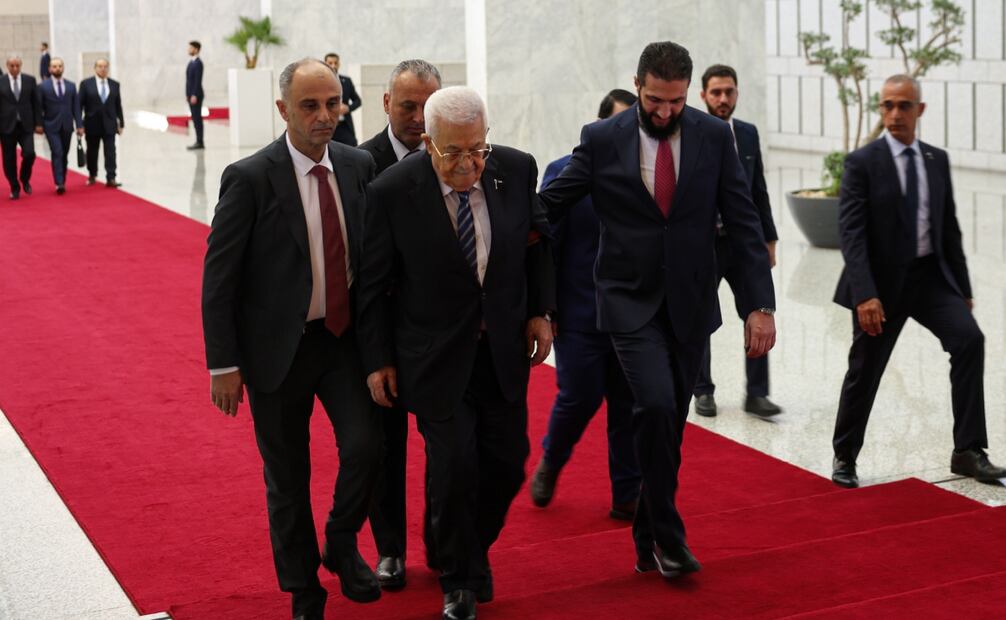 La llegada de Abás a Damasco marca su primera visita a Siria desde la caída del régimen de Bashar al-Assad en diciembre. Foto: EFE