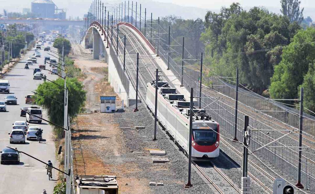 Tren llegará al AIFA
Para la Semana Santa, el gobierno federal prevé poner en operación la ampliación de la Línea 1 del Tren Suburbano de Lechería hacia el AIFA. El tiempo estimado del recorrido desde Buenavista es de 39 minutos. Foto: Arturo Contreras / EL UNIVERSAL