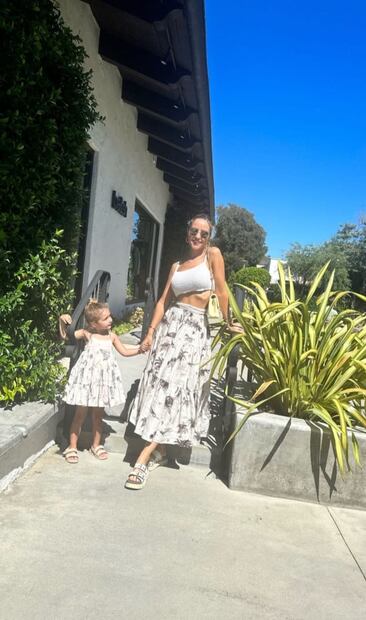 Saioa Cañibano hace matching con su pequeña hija India. Foto: Instagram @saioaa