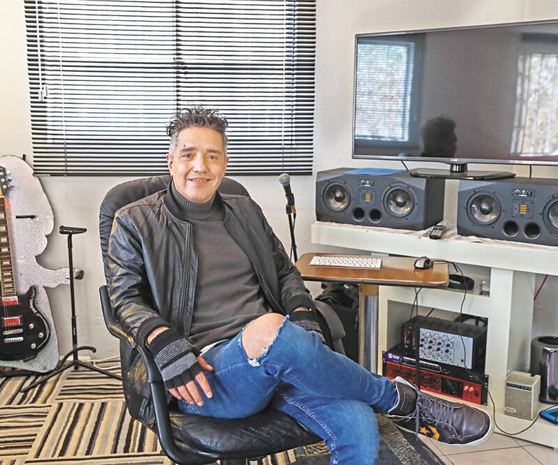 Además de contar con varios instrumentos, sala de grabación y cabina, “el búnker” de Erik también cuenta con un espacio de relajación con videojuegos. FOTOS: DIEGO SIMÓN SÁNCHEZ. EL UNIVERSAL