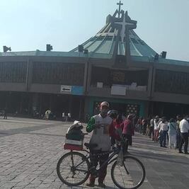 Con tal de ver a la Virgen de Guadalupe viajó de Yucatán a CDMX... ¡en bicicleta!