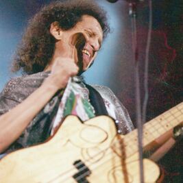 Alex Lora reflexiona en tv sobre su vida y obra