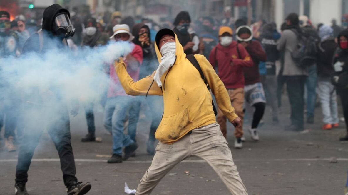 Los indígenas han denunciado la violenta respuesta de la policía en respuesta a las protestas por el alza de los combustibles. Foto: Getty Images 