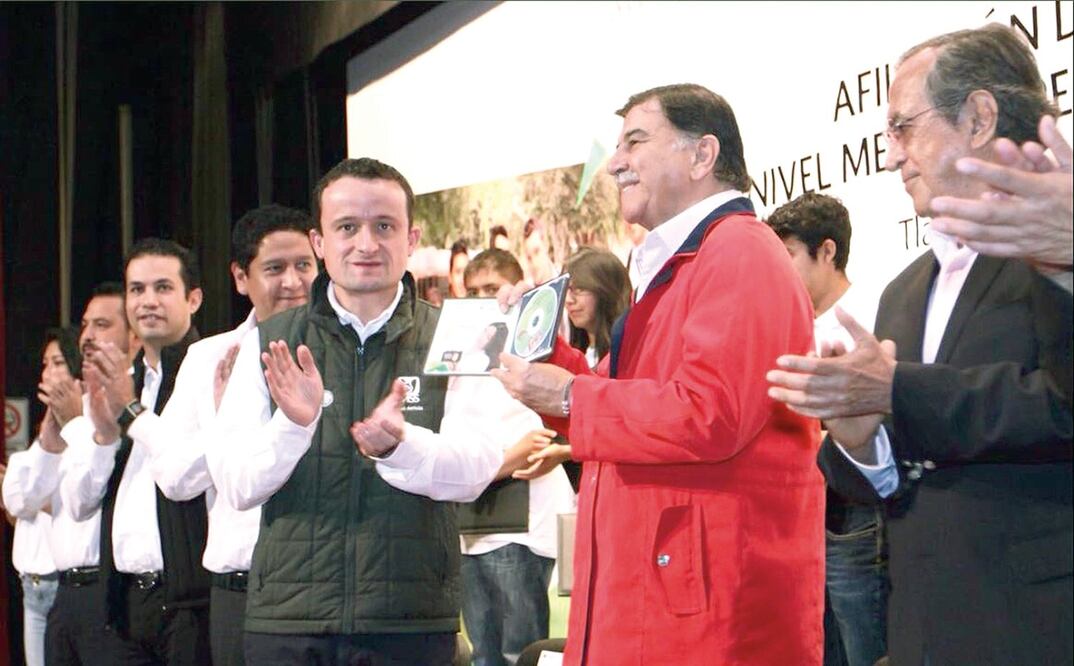 Mikel Arriola Peñalosa, director general del Seguro Social, dijo que el objetivo de afiliar a los alumnos de los niveles de bachillerato y profesional es garantizar su derecho a la salud (IMSS)