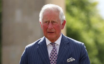 ¿Cuestionó el príncipe Carlos el color de piel del hijo de Meghan y Enrique?