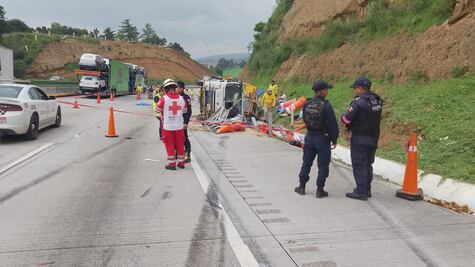 Accidente en la México-Puebla deja 3 personas muertas y 6 heridas 