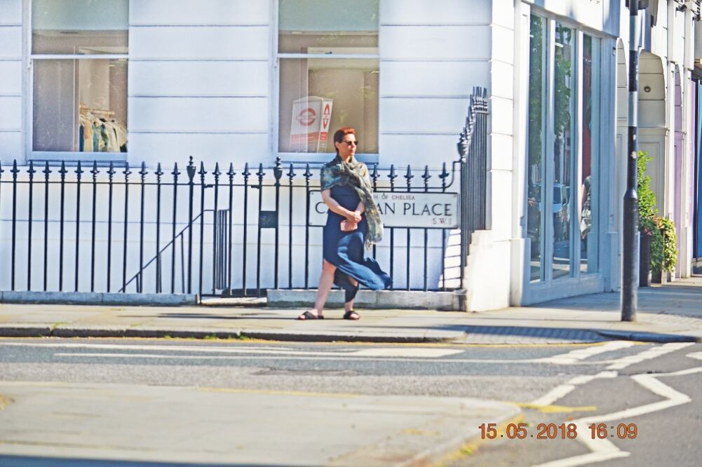 En un video difundido por autoridades de Veracruz se observa a la ex primera dama Karime Macías en Londres, donde, afirman, lleva a sus hijos a Eaton Square School, practica yoga, va al gimnasio y a un centro de idiomas (TOMADA DE VIDEO)